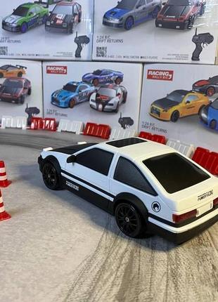 Дрифт машинка toyota ae86 sprinter trueno на радиоуправлении белая. машинка на пульте, аккумуляторе3 фото