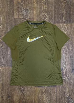 Класна спортивна футболка nike оригінал2 фото