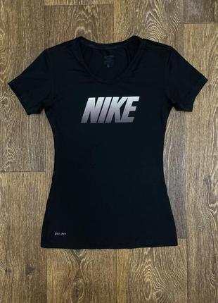Класна спортивна футболка nike оригінал