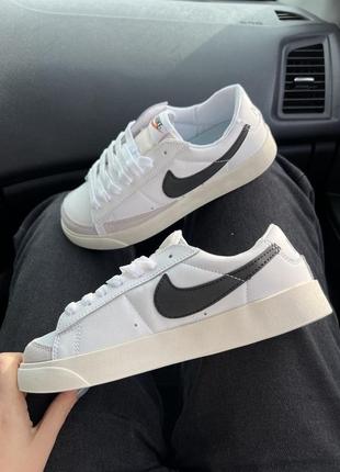 Nike blazer vintage white black