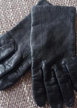 Кожаные перчатки
