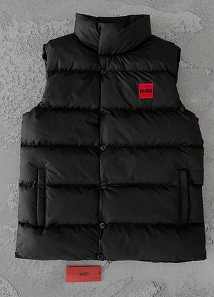 Жилет hugo boss на кнопках!!!