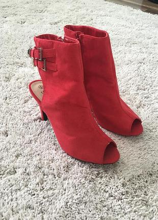 Туфлі з відкритим носком та п‘яткою / босоніжки / літні чоботи new look