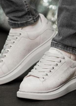 Кросівки чоловічі замшеві alexander mcqueen світло-сірі кеди прошиті