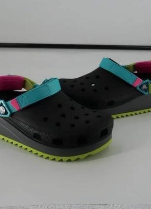 Крокс классик хайкер платформа черные с зеленым сабо crocs classic hiker clog black green
