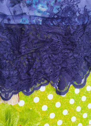 Очень шикарное синее кружевное платье на подкладке с красивым фиолетовым принтом6 фото