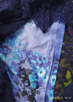 Очень шикарное синее кружевное платье на подкладке с красивым фиолетовым принтом7 фото