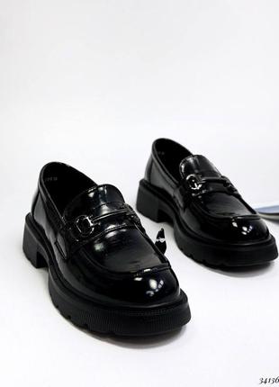 Лаковые туфли лоферы на элегантной подошве с фурнитурой2 фото