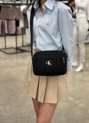 Нова сумка calvin klein (ck black city quilted camera bag) з америкари9 фото