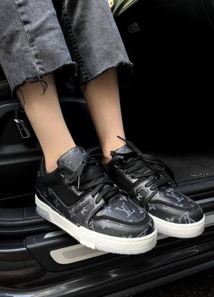 Lv trainer sneaker black