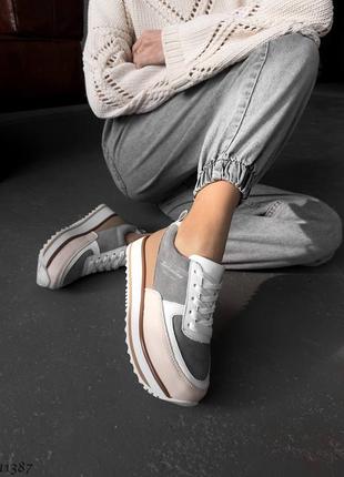 Бежевые серые натуральные кожаные замшевые кроссовки на белой толстой подошве платформе беж7 фото
