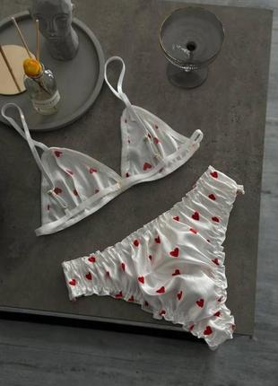Еротична інтимна жіноча нижня білизна з червоними сердечками атласний набір трусики і ліф2 фото