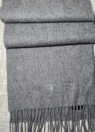 Шарф barbour plain lambswool scarf. мягкий теплый шарф серого цвета · выполнен из 100% шерсти. шикарный оригинальный шарф barbour3 фото