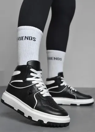 Кросівки жіночі чорно-білого кольору