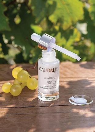 Осветляющая сыворотка против пигментных пятен caudalie vinoperfect radiance serum