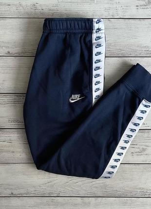 Чоловічі спортивні штани на лампасах nike оригінал2 фото