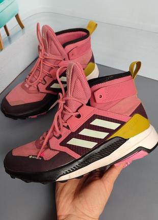 Кроссовки adidas на gore tex