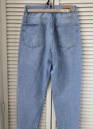Светлые джинсы свободного кроя.3 фото