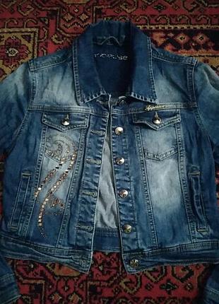 Классная джинсовая куртка