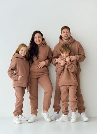 Костюм спортивный не кашлатится теплый детский из family look из трехнитки пинье на флисе коричневый7 фото