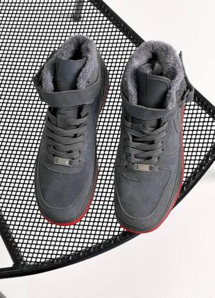 Кросівки чоловічі зимові nike air force high сірі з червоною підошвою натуральна замша на хутрі5 фото