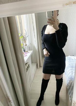 Нарядна блискуча сукня чорного кольору з квадратним вирізом5 фото