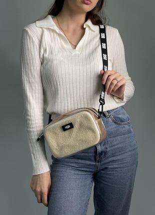 Женская сумка ugg crossbody teddy silicon бежевая2 фото