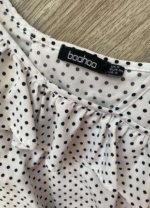 Блуза в горошок на одну руку рукав стильна легка з оборкою boohoo2 фото