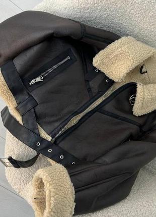 Укорочена коричнева дублянка косуха на хутрі баранчик, шкіряна зимова тепла з ременем