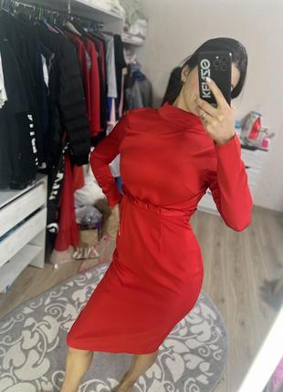 Платье красное mango с поясом длины миди атласное1 фото