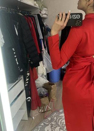 Платье красное mango с поясом длины миди атласное
