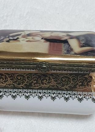 Фарфоровая шкатулка с позолотой