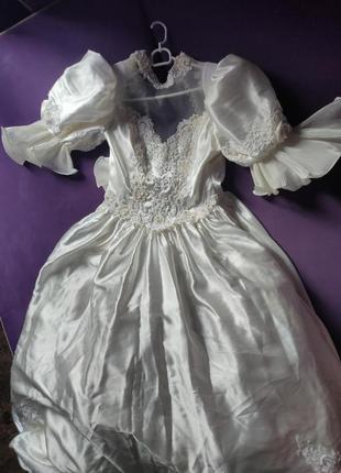 Свадебное винтажное платье со шлейфом