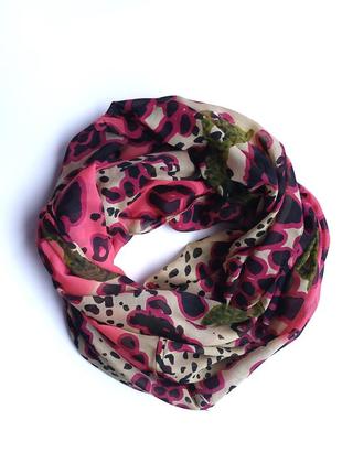Шарф-снуд женский весна-осень леопардовый принт без бренду 160х73 см малиновый