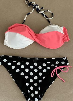 Оригинальный яркий купальник в горошек