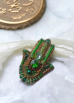 Брошка хамса рука бога обеоіг амулет з бісеру зелена брошка