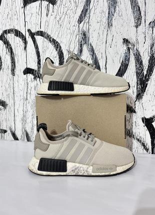 Кросівки adidas nmd, оригінал, жіночі, на бусті, повсякденні, білі/сірі, зручні, легкі, сітка, рефлективні