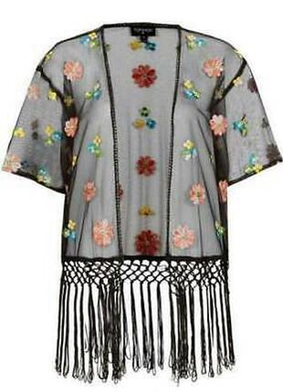 Модная накидка с вышивкой