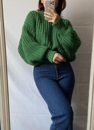 Теплый зеленый свитер