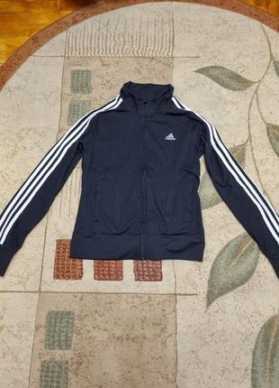 Спортивная кофта adidas крутая и удобная