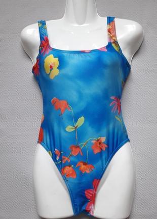 Класний злитий купальник у квітковий принт англія