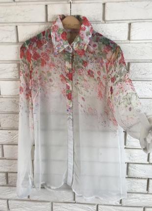 Белая летняя рубашка в цветочный принт