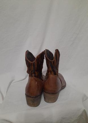 Кожаные ковбойки котелки ботинки с анималистичным принтом6 фото
