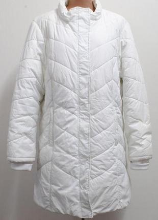 Стройнящее стильное белое пальто