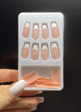 24 шт накладные ногти со скотчем пудровые с белым френчом французский маникюр
