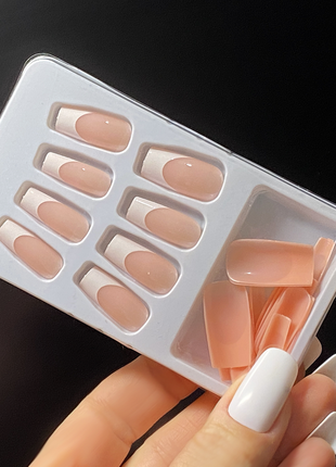 24 шт накладные ногти со скотчем пудровые с белым френчом французский маникюр