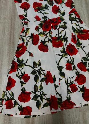 Невероятное платье в розы!!
размер м..3 фото