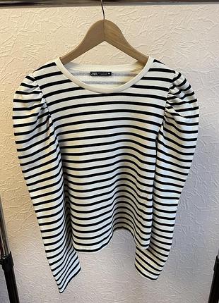 Продам свитшот в полоску