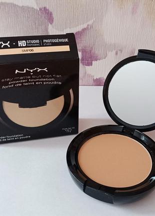 Пудра для обличчя nyx stay matte but not flat powder foundation тон 061 фото