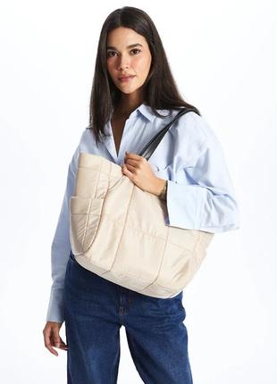 Бежева сумка-шоппер стьобана, на підкладці, з 3-ма кишенями, на блискавці. фірмова туреччина1 фото